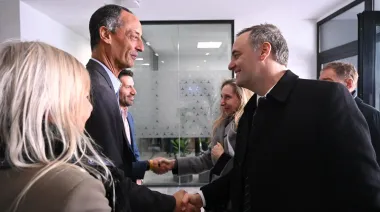 Adorni y una "nueva etapa": por qué estuvo con Santilli, Karina Milei y un alcalde PRO