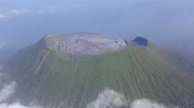 Qué es el Dukono, el volcán prohibido donde desaparecieron turistas