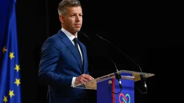 Budapest mira al nuevo gabinete de Péter Magyar: entre la decadencia y el circo