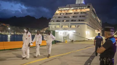 Finaliza la evacuación del crucero aislado por hantavirus en Tenerife