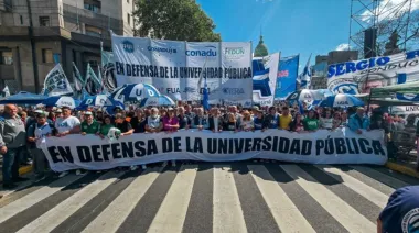 Marcha universitaria: qué cambia para salarios y presupuesto si se cumple la ley