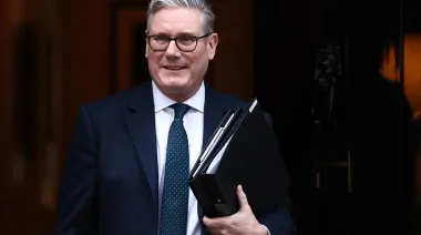 Keir Starmer queda acorralado tras la peor derrota del laborismo británico