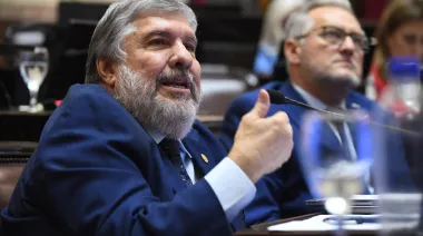 Mayans apuró a Adorni: por qué tendría que ir sí o sí al Senado en mayo