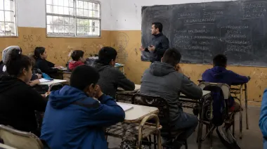 Escuelas secundarias: el plan de LLA para explicar la nueva ley penal juvenil