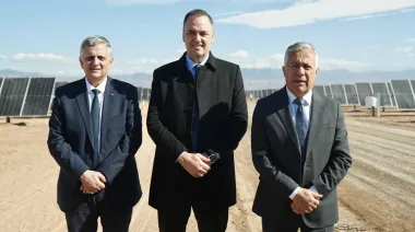 500.000 paneles solares y posible récord: qué pasó con Adorni en Mendoza