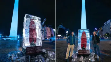 Los Gauchos de Mar y la sorprendente tabla de surf congelada en el Obelisco