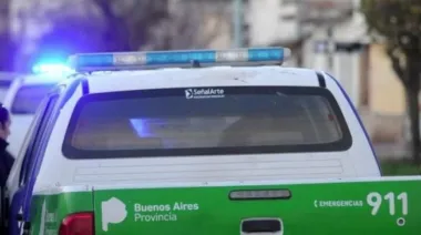 Un policía de franco escuchó ruidos en la puerta y abrió fuego: un ladrón murió y otro escapó