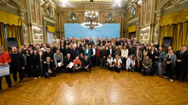 "Catrástrofe": Kicillof juntó a 60 intendentes de PBA en un contraataque a Milei