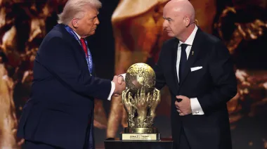 La historia de la FIFA explica por qué el fútbol mueve millones hoy