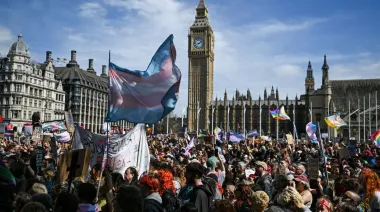 Reino Unido redefine baños y vestuarios: qué cambia para mujeres y varones trans