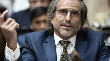 La pelea de Benegas Lynch con García Cuerva suma ruido al Gobierno y a la agenda