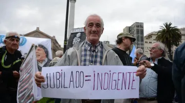 Si alquilan, dos jubilados en CABA cubren apenas el 40% de la canasta básica
