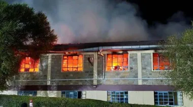Puertas cerradas y humo mortal: las fallas que agravaron la tragedia en Kenia