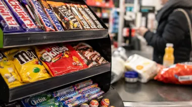 Contragolpe K por la Ley de Etiquetado: qué quiere prohibir en supermercados