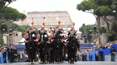 Caos en Roma: caballos desbocados tras una explosión antes del desfile