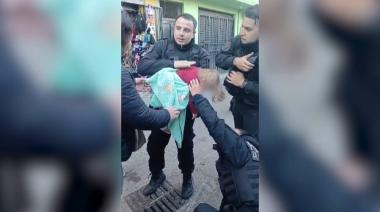 Policía de la Ciudad hizo RCP a una bebé en Villa 31 y la llevó al Hospital Fernández