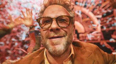 La crítica de Seth Rogen a la IA en Hollywood y el valor de escribir a mano