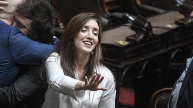 Villarruel aprovechó un saludo de cumpleaños para burlarse de Adorni: qué dijo