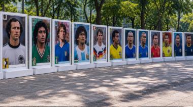 Panini inauguró 15 "figuritas gigantes" en el Paseo de la Reforma de México