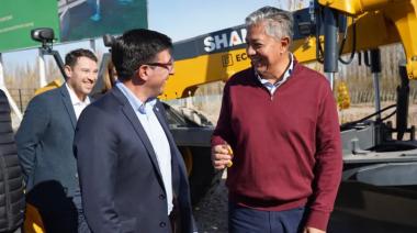Entrega de escrituras y anuncio de obras en Senillosa, Neuquén