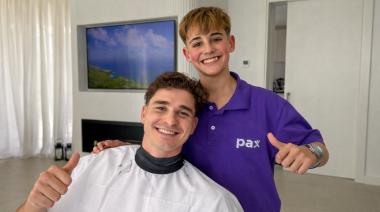 Gael Bajo cumplió su sueño: le cortó el pelo a Julián Álvarez en Madrid