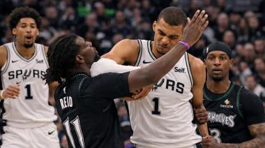 Codazo de Wembanyama: polémica, sanciones evitadas y reprimenda de Popovich