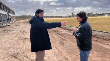 Milito y Lamadrid recorrieron el nuevo predio de Racing en Ezeiza