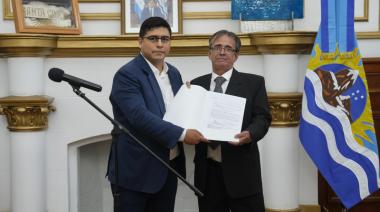 Echaron al ministro de los $15 millones en Santa Cruz: así logró tener 3 sueldos