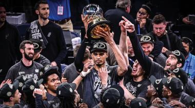 Los Spurs se consagraron campeones del Oeste y son finalistas de la NBA