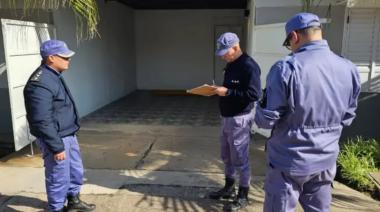 Encontró a su pareja en un hotel alojamiento con otro hombre, le disparó y escapó