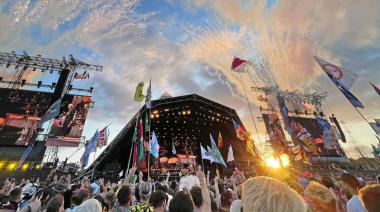 Glastonbury se toma un respiro: por qué pausa 2026 y vuelve renovado en 2027