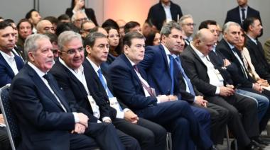 Wado, gobernadores y Uñac: la señal que lo proyecta al liderazgo peronista