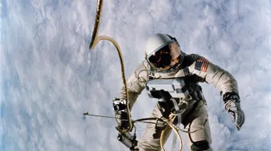 El primer paseo espacial de Estados Unidos que abrió la era fuera de la nave