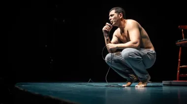 Así es Bebé Reno: la versión teatral protagonizada por Nazareno Casero