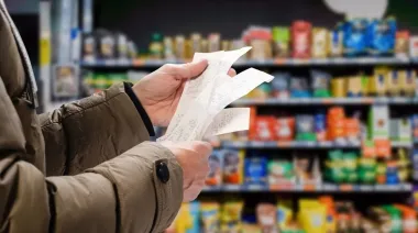 Consumo: la consultora de Álvarez Agis cuestionó el dato que muestra el Gobierno
