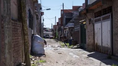 Barrios populares: qué dice la reforma de Milei que se trabó en el Senado