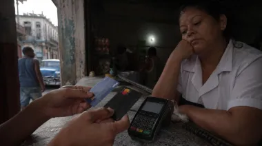 Visa y Mastercard salen de Cuba: el golpe de Donald Trump a los pagos en dólares
