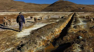 Por qué el balotaje de Perú puede mover la pelea minera regional