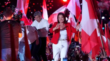 Keiko Fujimori enfrenta a Roberto Sánchez en un balotaje que define a Perú