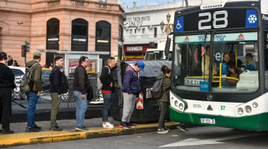 La UTA le reclama a Caputo una mejora salarial y amenaza con un paro de colectivos