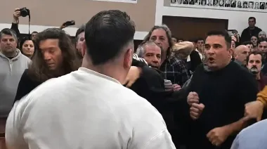Piñas, insultos y caos: el debate por Uber terminó en una batalla campal en Mar del Plata