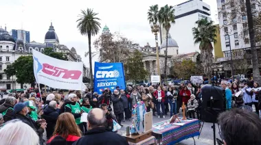 CTA de los Trabajadores y CTA Autónoma marchan contra Milei a Plaza de Mayo