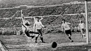 Primer Campeonato del Mundo: Argentina al borde del golpe y Uruguay campeón