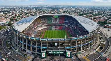 Pelé, Maradona y Shakira: las figuras que hicieron del Azteca un templo global