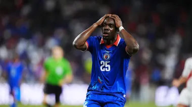 Por qué la FIFA obligó a Haití a cambiar su camiseta a horas del debut con Escocia