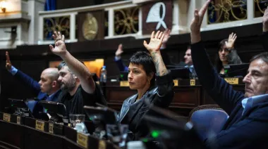 Aguinaldo e intendentes en apuros: por qué Mayra Mendoza estalló contra LLA-PRO