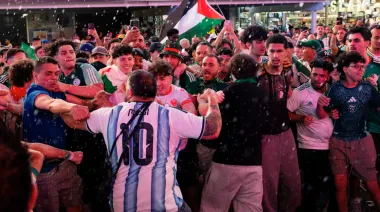 Hinchas de Argentina corrieron a los de Argelia en pleno Times Square en Nueva York