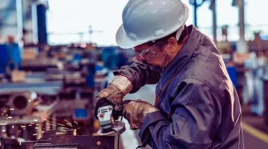 La industria no encuentra piso: ya son 17 meses de caída del empleo en el sector