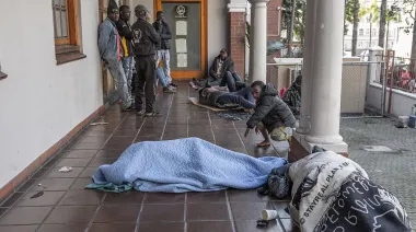 Sudáfrica, al borde del estallido: ataques a migrantes dejan miedo y desalojo