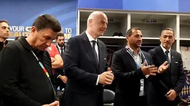 Infantino visitó el vestuario de Irán: qué le dijo el técnico Amir Ghalenoei